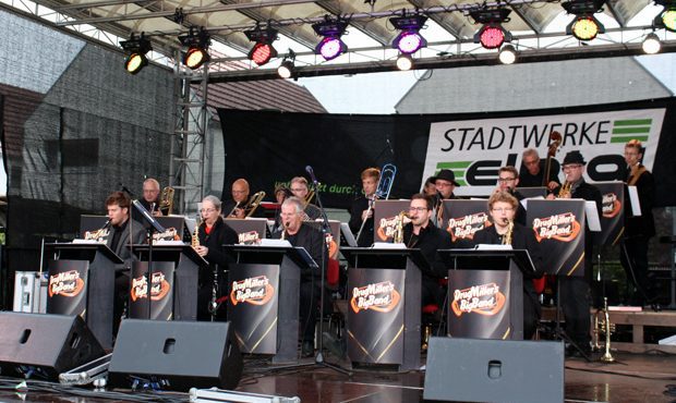 Drugmillers Bigband auf der Bühne