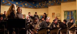 Die Drugmillers Bigband spielt auf dem Canalettomarkt Pirna