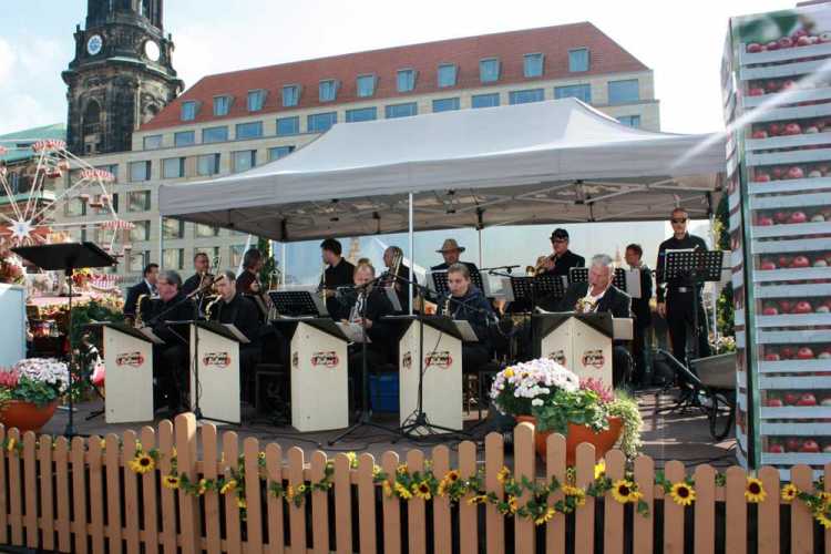 Drugmillers Bigband auf dem Herbstfest Dresden Altmarkt