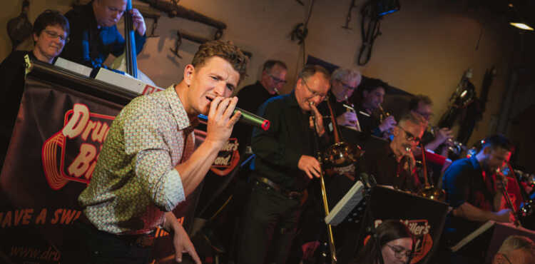 Fabio Götz - Vocals, Drugmillers Bigband